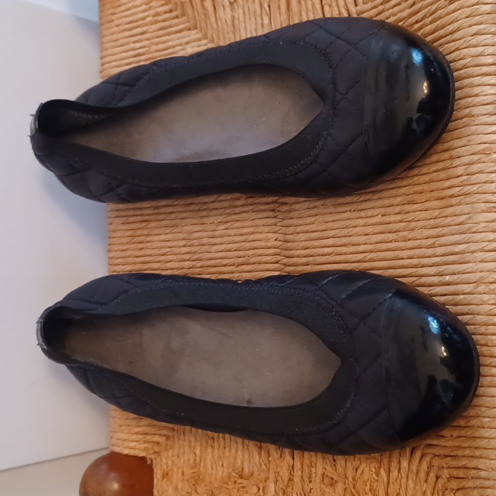 Stuart Weitzman Size 7 Black Quilted Ballet Flats - Picture 3 of 4